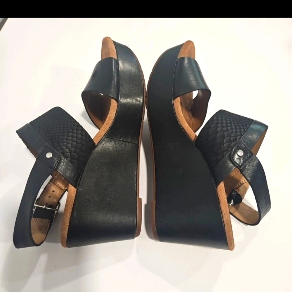 Clarks Black Leather Wedge Sandals with Buckle Strap - Picture 4 of 9